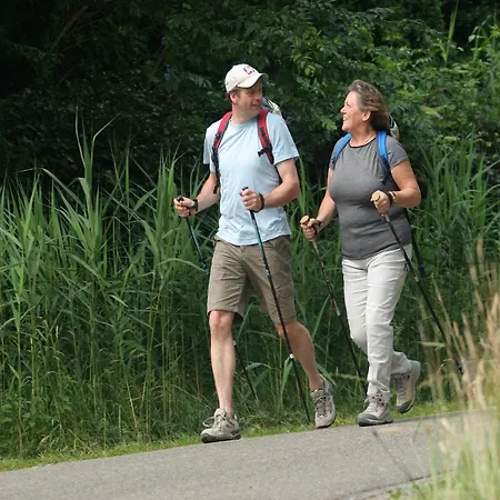 度假居 In Netherlands With Private Garden